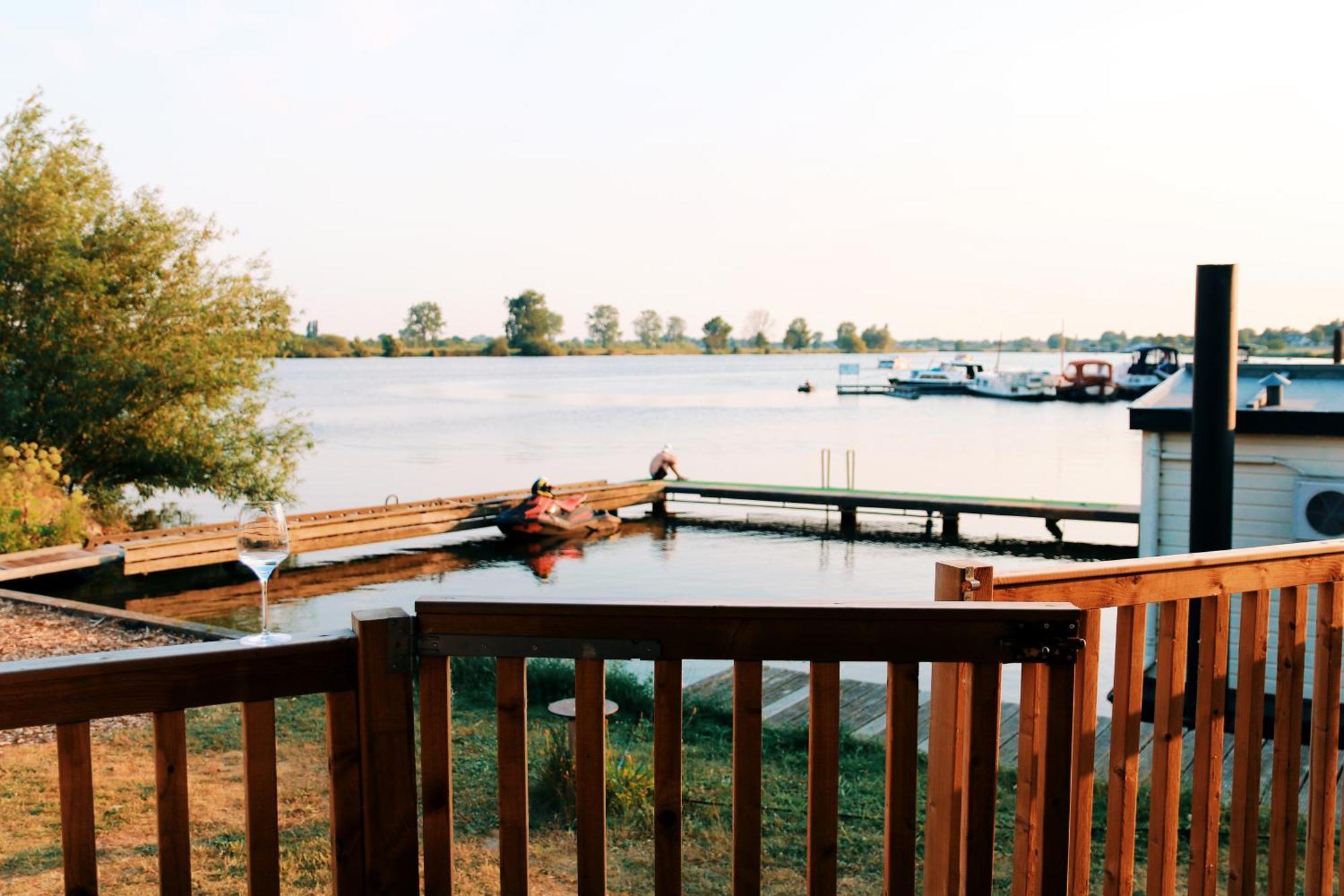 Luxury Lake Lodge Alphen  Экстерьер фото
